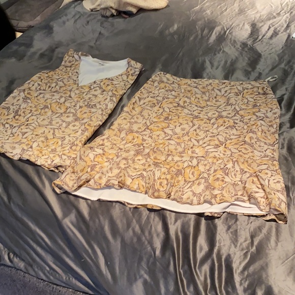 Shirt and skirt - Picture 2 of 3